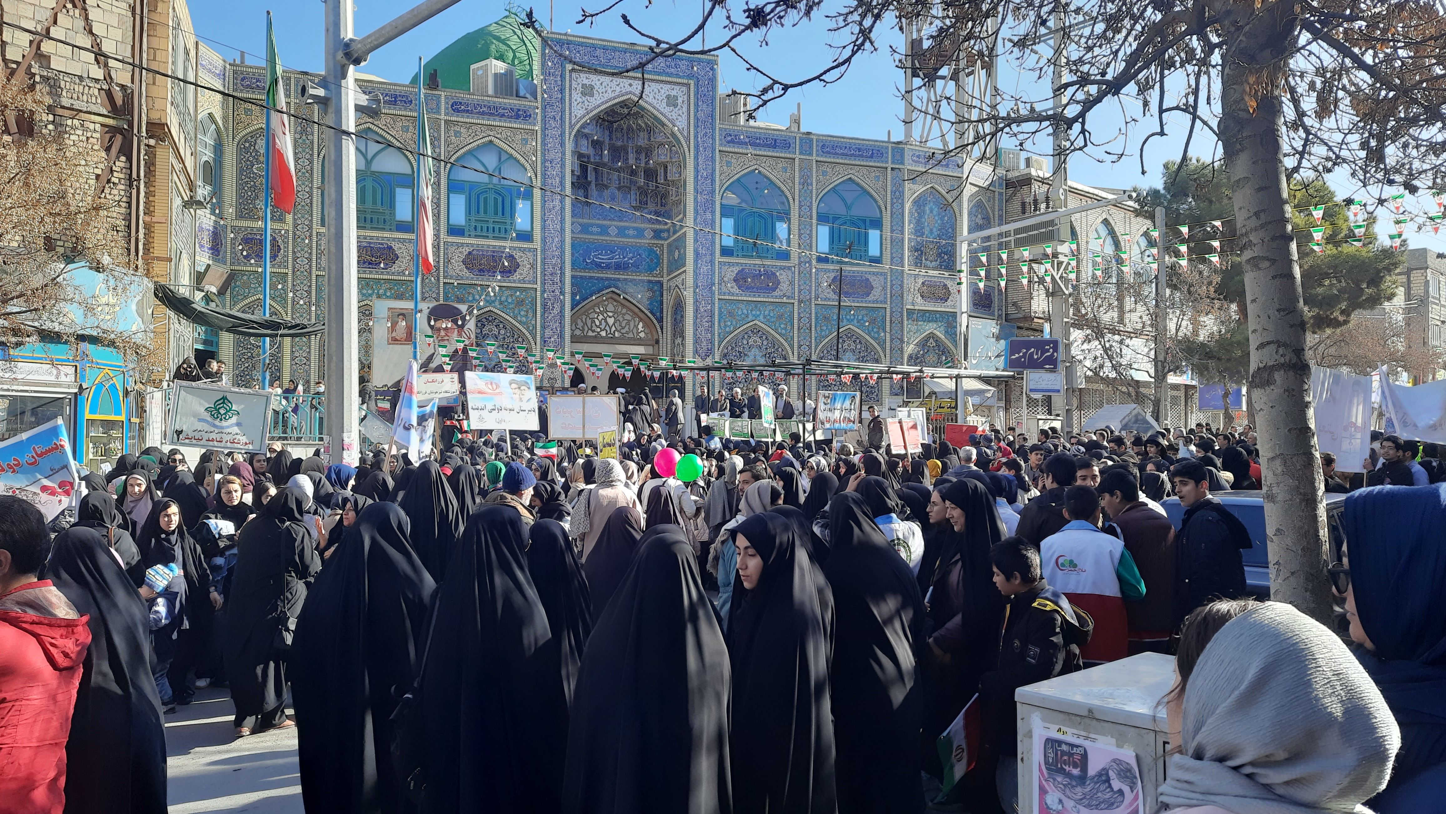 نخستین روز از دهه مبارک فجر با برگزاری برنامه‌های فرهنگی و مذهبی متنوع در شهرستان اسفراین
