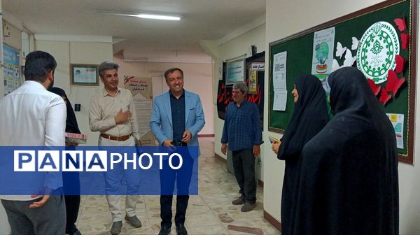 بازدید مدیر آموزش و پرورش ناحیه یک زنجان و تجلیل از فعالان خبرگزاری پانا در استان