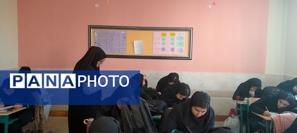 برگزاری آزمون پایش در دبیرستان فرزانگان استعداد درخشان شهرستان ملارد