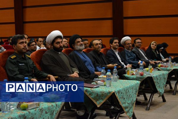 نشست هم‌اندیشی معاونین پرورشی، روحانیون امین و ائمه جماعات در بهارستان‌دو