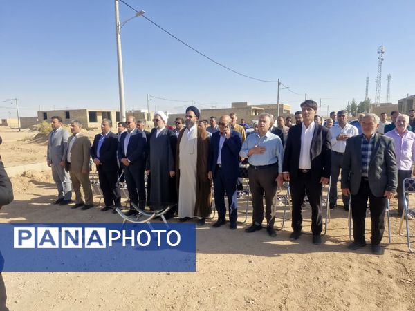 آیین کلنگ زنی پروژه آموزشی ۹ کلاسه هوشمند خیری روستای بهادران مهریز