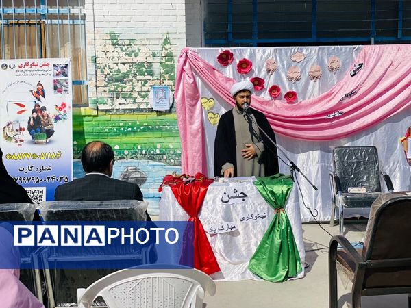 نواختن زنگ جشن نیکوکاری در دبستان زینب قهرمانی مه ولات