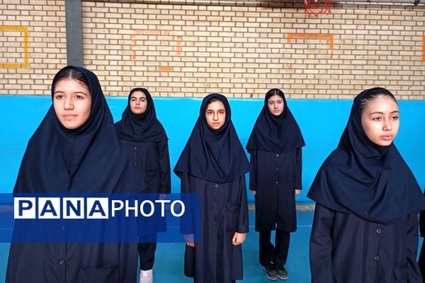 آمادگی پیشتازان دبیرستان ریحانه النبی باقرشهر برای آغاز سال تحصیلی 