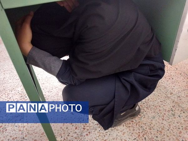 بیست و ششمین مانور سراسری زلزله در دبیرستان دخترانه فاطمیه