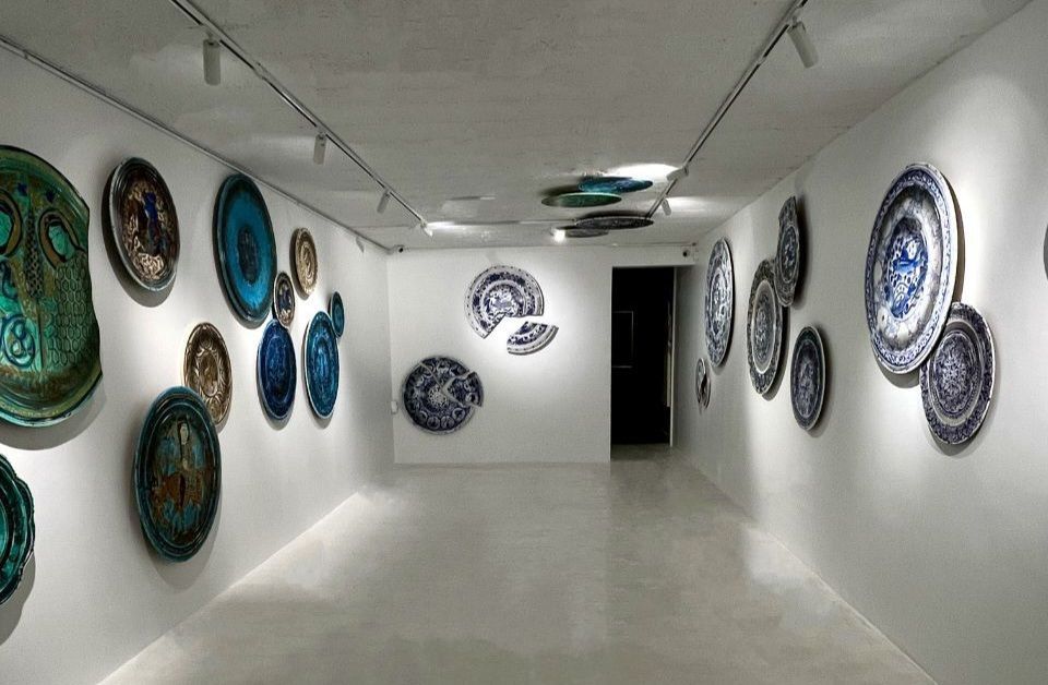 نمایشگاه «آبی سفید» ایرج شافعی در گالری کوین