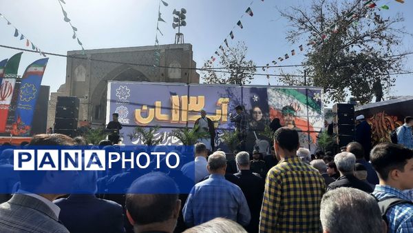 راهپیمایی پرشور دانش آموزان ساوجی در یوم الله ۱۳ آبان