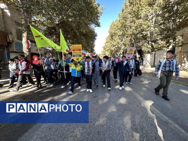 راهپیمایی ۱۳ آبان مدرسه شهید رجایی یک بجنورد