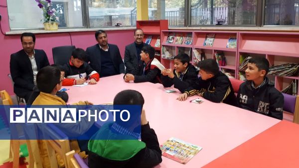 بازدید دانش‌آموزان و مسئولان از کتابخانه شهید بهشتی آشخانه
