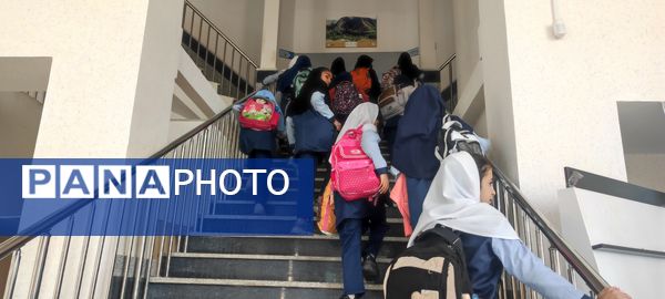 بازدید دانش آموزان مدرسه شهید خاقانی شیروان از کتابخانه اندیشه‌‌ در هفته کتاب و کتابخوانی