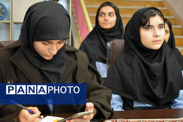 برای اولین‌بار؛ برگزاری کافه ۵۷ در دبیرستان‌ نمونه دولتی ولایت بهارستان‌دو