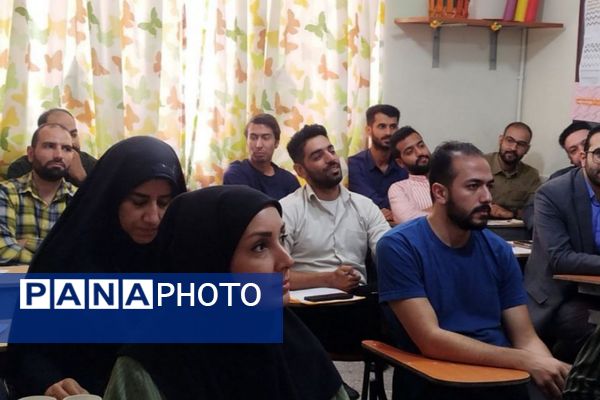 برگزاری کارگاه توانمندسازی نیروی انسانی طرح توانا ویژه نومعلمان در ناحیه یک شهرری