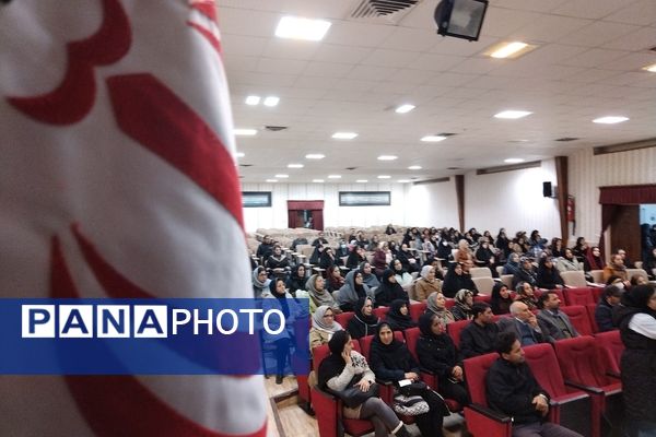 جلسه آموزش خانواده ویژه اولیا دانش‌آموزان دبیرستان کوثر فرهنگیان