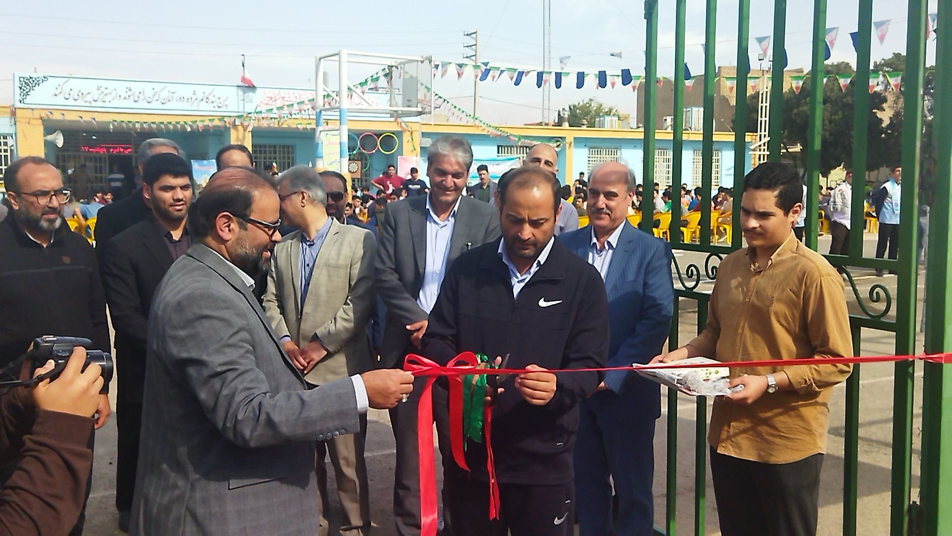 آیین افتتاح زمین چمن مصنوعی شهید دانشجو