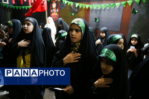 عزاداری کودکان هیات «زیر گنبد طلا» برای دختر سه ساله امام حسین(ع)