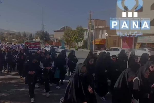 سر دادن شعار مرگ بر آمریکا در معمولان