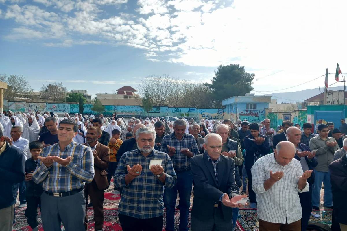 نماز پرشور عید فطر در روستای دشت ارژن/ فیلم