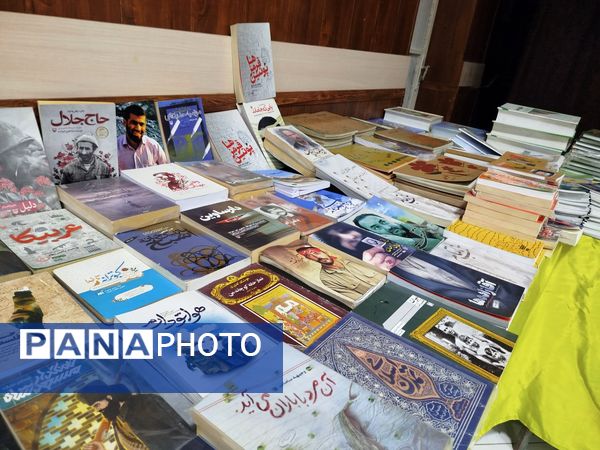 گشایش نمایشگاه کتاب در فرهنگسرای فاروج 