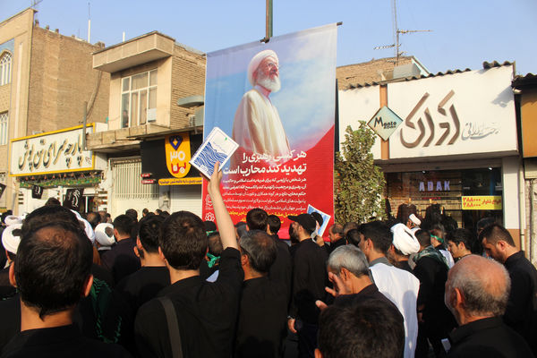 حماسه حضور نوجوانان کفن‌پوش قمی در راهپیمایی «عهد خون»