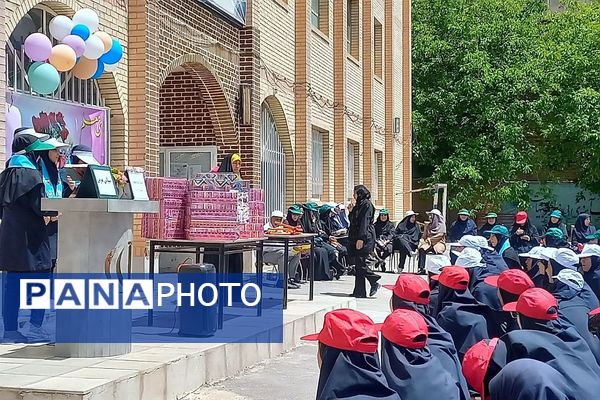 برگزاری مراسم سپاس مربی به مناسبت روز سازمان دانش‌آموزی در هنرستان شیخ محمد بلیغ شهرستان فیروزکوه 