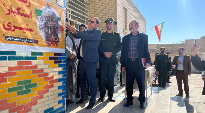 گرامیداشت هفته بسیج دانش آموزی و نواخته شدن زنگ استکبار ستیزی در خاتم