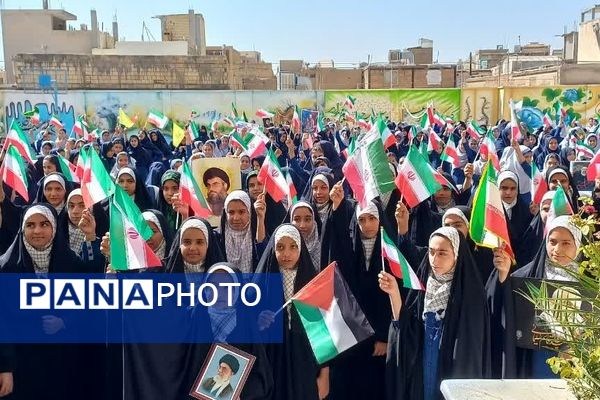 نواخته شدن زنگ نمادین  مشق همدلی در دبیرستان دخترانه بهارآزادی و پسرانه شاهد فاضل فلاورجان 