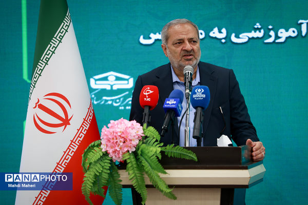 مراسم اعزام همزمان کاروان‌های تجهیزات آموزشی و کمک آموزشی