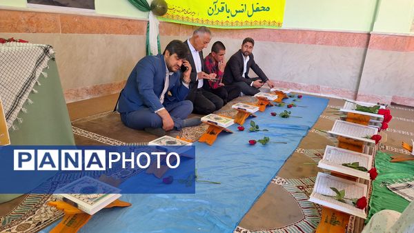 محفل انس با قرآن به‌ مناسبت یادبود سید حسن نصرالله در دبیرستان حضرت‌زینب(س) شهرستان‌لنده 