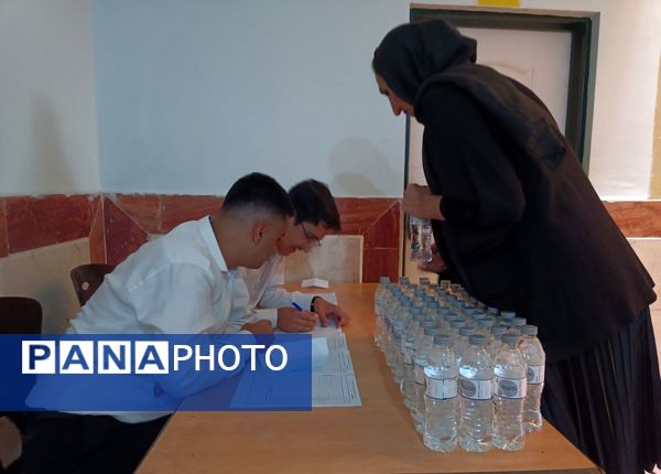 جلسه اولیاء مربیان در دبیرستان نمونه دولتی شهدای علم و فناوری بهارستان دو