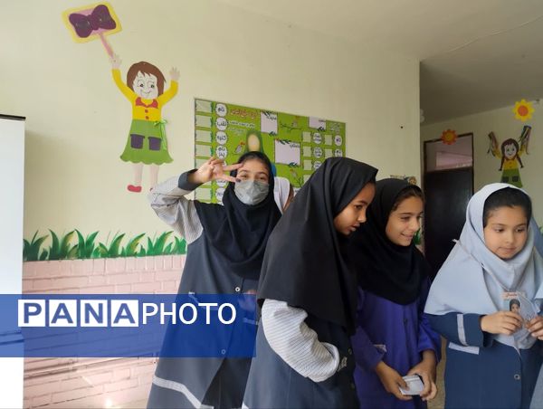 انتخابات شورای دانش آموزی در مدرسه تکتم خلیل آباد 