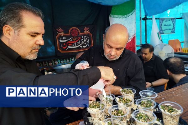برپایی موکب های مختلف در مسیر پیاده روی اربعین در ناحیه دو شهرری 