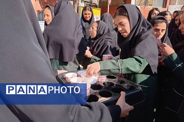 برپایی موکب پذیرایی و قاب‌های ایثار؛ از خاکریز تا بوم نقاشی در فیروزکوه