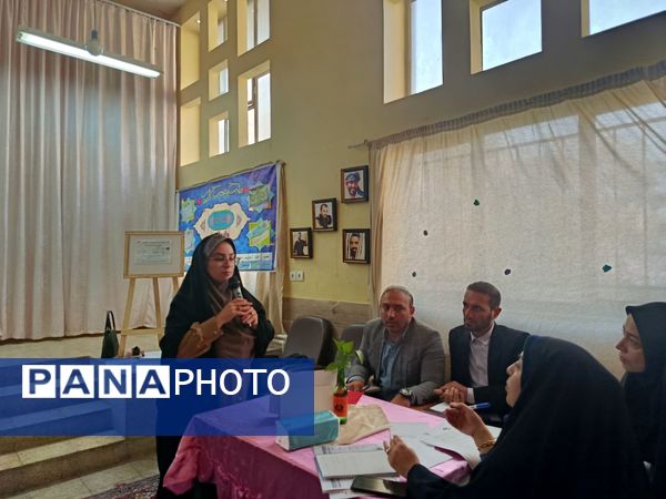 جلسات هم اندیشی مدیران در راستای تراز شدن مدارس شهرری