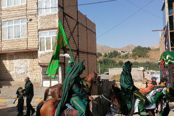مراسم تعزیه خوانی در روز عاشورای حسینی در شهر بار 