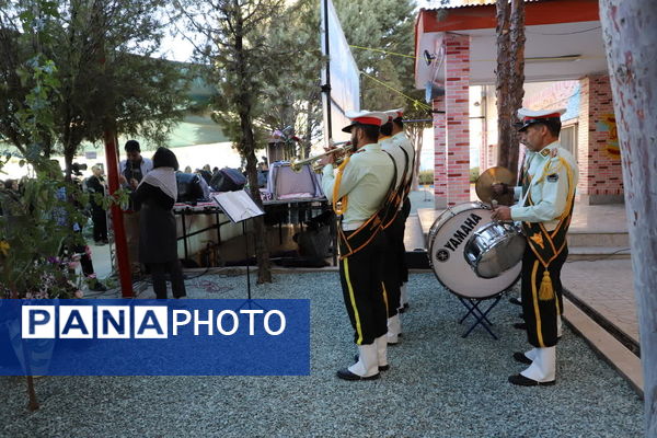 نواختن زنگ مهر و ایثار در مدارس استان چهارمحال و بختیاری 