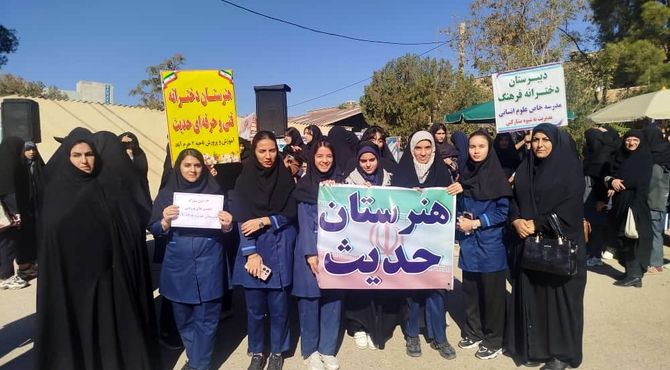 حضور پرشور هنرجویان هنرستان حدیث خرم‌آباد در راهپیمایی روز دانش آموز 