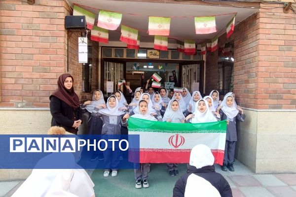 استقبال دانش‌آموزان مدارس شهرستان پردیس از دهه فجر انقلاب اسلامی ایران 