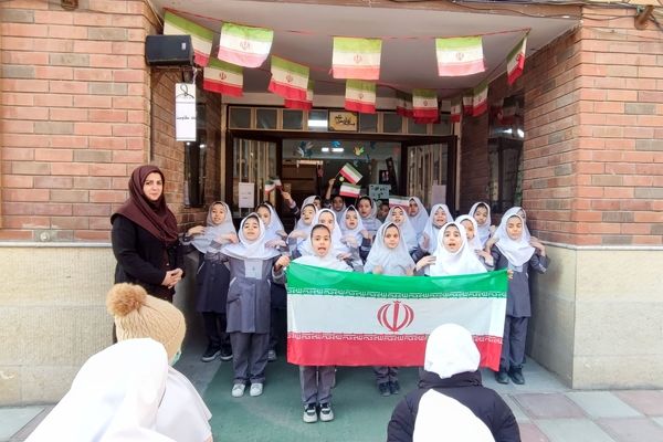 استقبال دانش‌آموزان مدارس شهرستان پردیس از دهه فجر انقلاب اسلامی ایران 