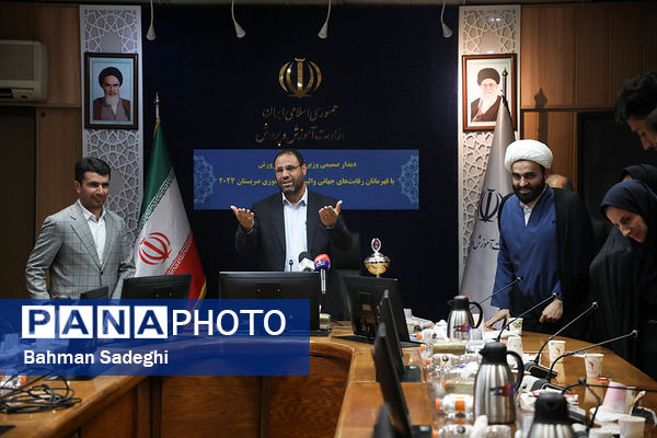  دیدار صمیمی وزیر آموزش و پرورش با قهرمانان رقابت‌های جهانی والیبال دانش‌‌آموزی صربستان ۲۰۲۴