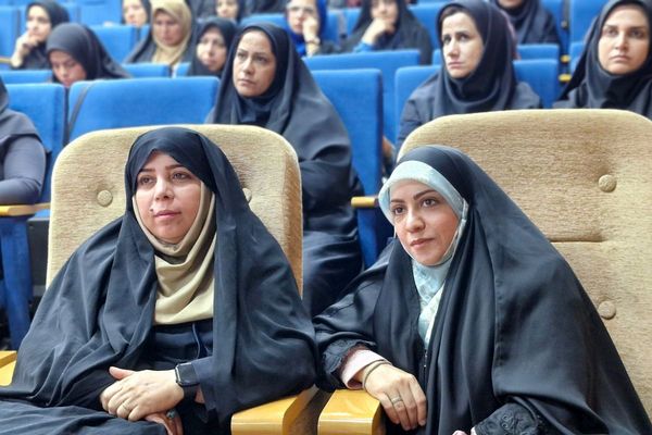 آیین تقدیر از مشاوران و رابطین مشاورین در قرچک