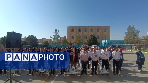 گرامیداشت پدافند غیرعامل با حضور مسئولان شهرستان در دبیرستان وکیلی ۹