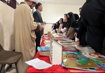 جهان متعلق به کسانی است که کتاب می‌خوانند 