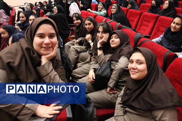 برگزاری جشن روز دختر با همکاری کانون خدمت رضوی و نهادهای آموزشی در منطقه 14 تهران 
