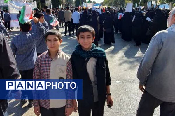 طنین حماسه در گام‌های دانش‌ آموزی