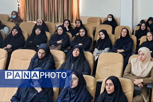برگزاری کارگاه جهاد تبیین درباره جنگ تحمیلی دوازده روزه در سنندج