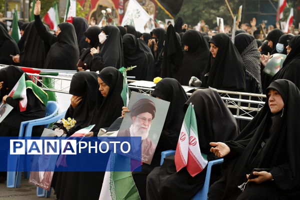 وداع باشکوه مردم با شهدای گمنام در قلب پایتخت