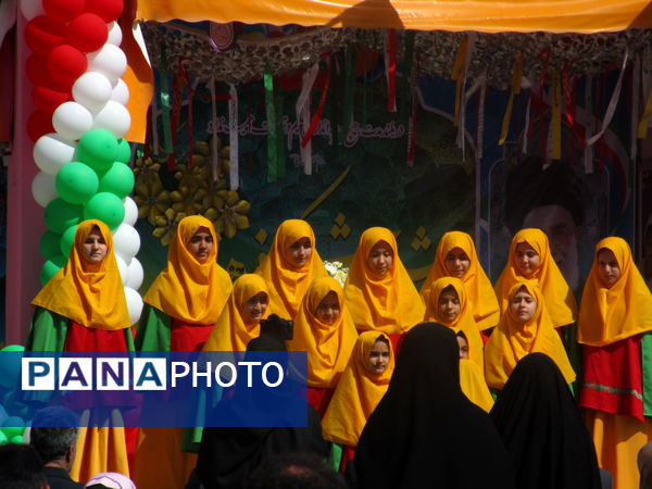 برگزاری جشن شکوفه‌ها در دبستان شاهد شهید سلطانی ناحیه یک کرج