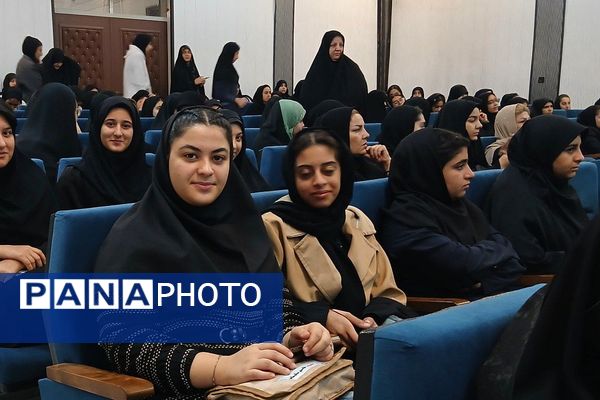 اعزام دانش‌آموزان دختر مدارس کهریزک به اردوی راهیان نور