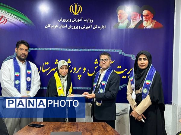 مراسم تجلیل از دانش‌آموز خبرنگاران بندرلنگه