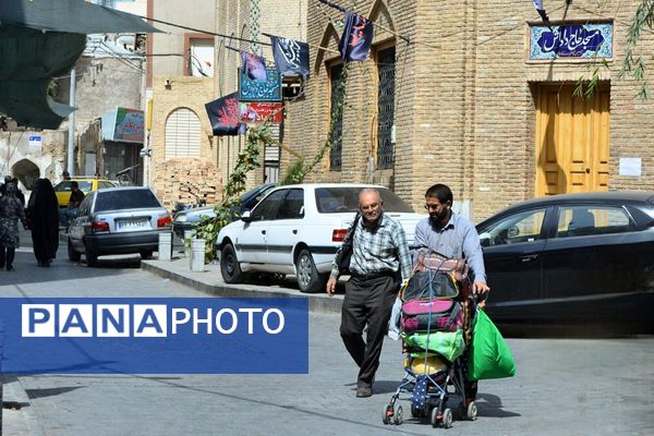 پرچم‌های عزا بر فراز حرم امام رضا(ع)