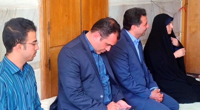 دیدار  مدیرکل آموزش و پرورش استان اصفهان با خانواده گرانقدر شهدای نجف آباد 